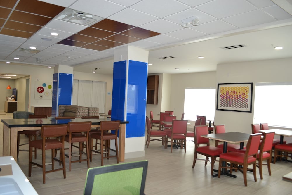 Фото Holiday Inn Express Tallahassee University Central, an Ihg Hotel