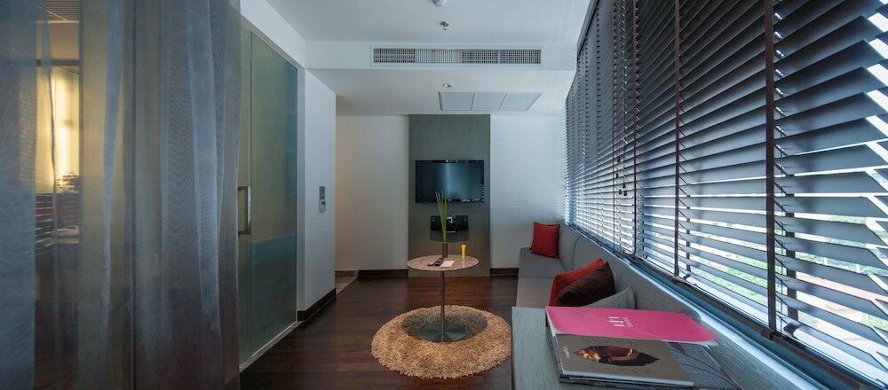 Фото Lit Bangkok Hotel