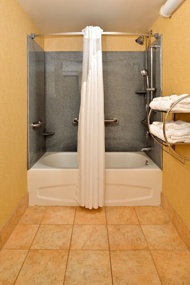 Фото Holiday Inn Martinsburg, an Ihg Hotel