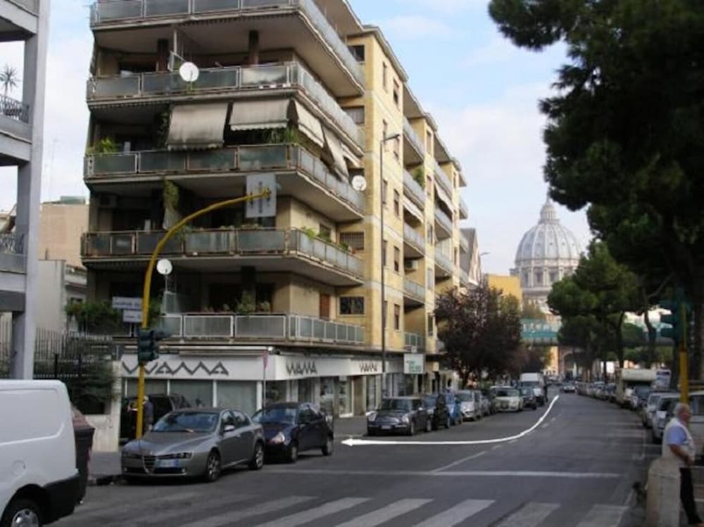 Фото Beside the Vatican