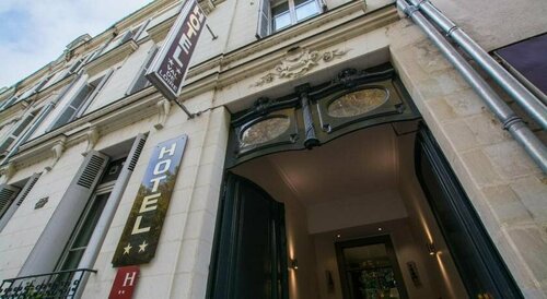 Гостиница Hotel Val de Loire в Шиноне