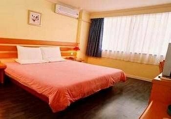 Гостиница Home Inn Dalian Railway Station Russian Style Street в Даляне