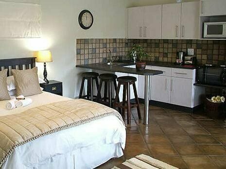 Гостиница Lalapanzi Guest Lodge в Порт-Элизабет