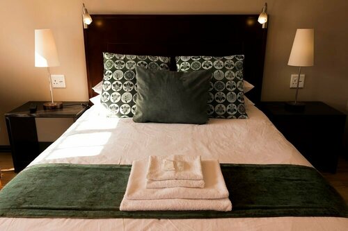 Гостиница Ruth Avenue Guest House в Эденвале