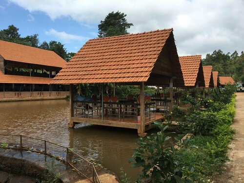 Гостиница Dau Nguon Resort в Буонметхуоте