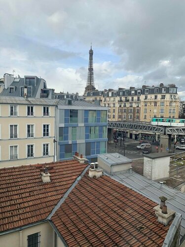 Гостиница Dupleix Hotel в Нантере