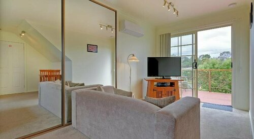 Гостиница Aloft Boutique Accommodation в Стране