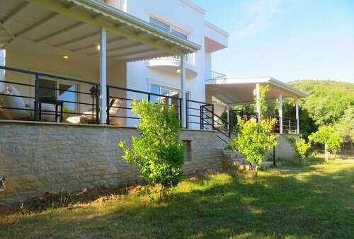 Villa White