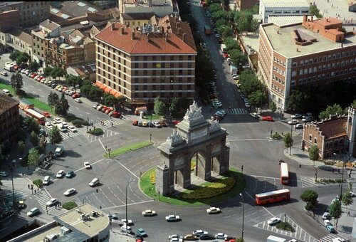 Гостиница Hotel Puerta de Toledo в Мадриде