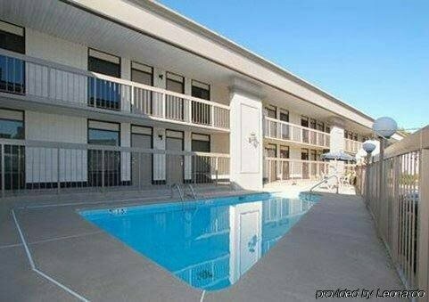 Гостиница Rodeway Inn Lumberton Central в Ламбертоне