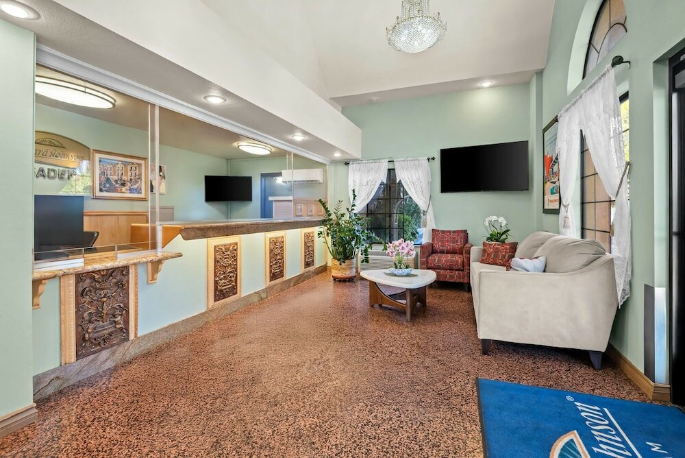 Фото Howard Johnson by Wyndham Pasadena