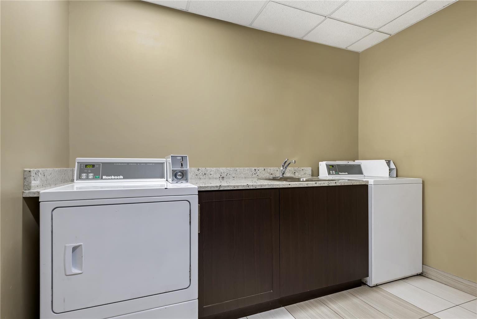 Фото Best Western Plus Red Deer Inn & Suites