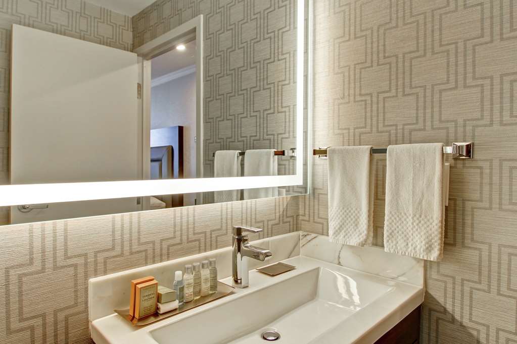 Фото DoubleTree by Hilton Hotel Toronto Downtown