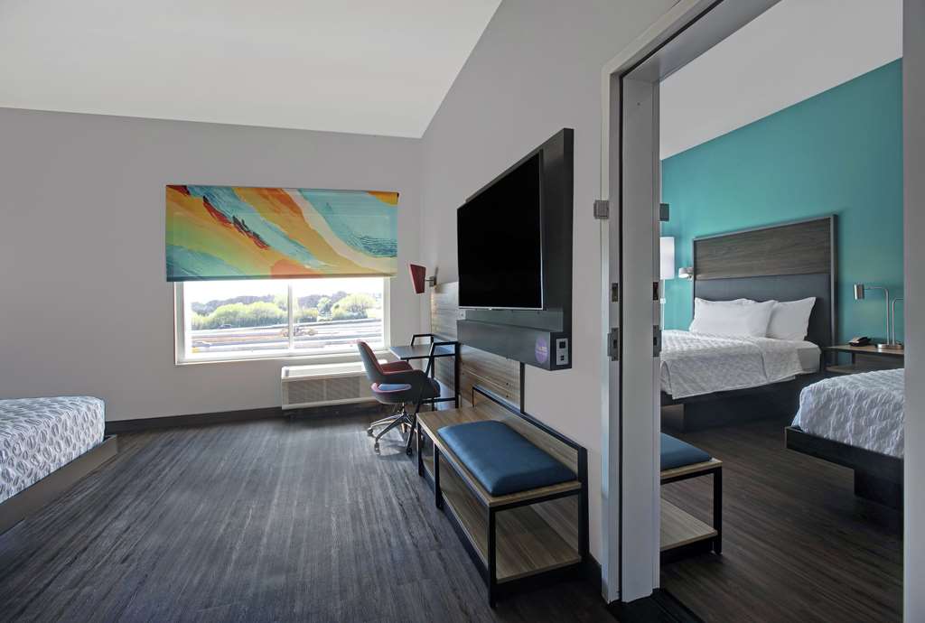 Фото Tru by Hilton Austin Airport, Tx