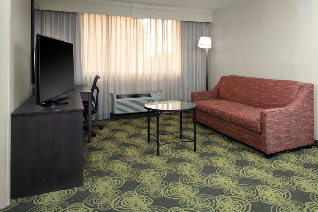 Фото Hilton Garden Inn Reagan National Airport