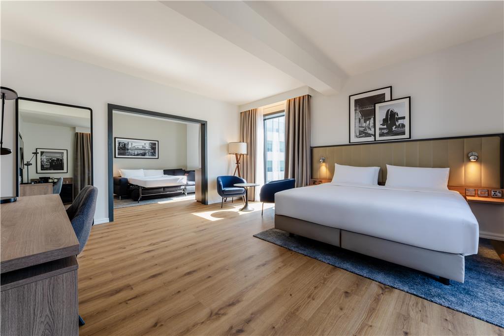 Фото Radisson Hotel Manchester City Centre, A Verified Net Zero Hotel