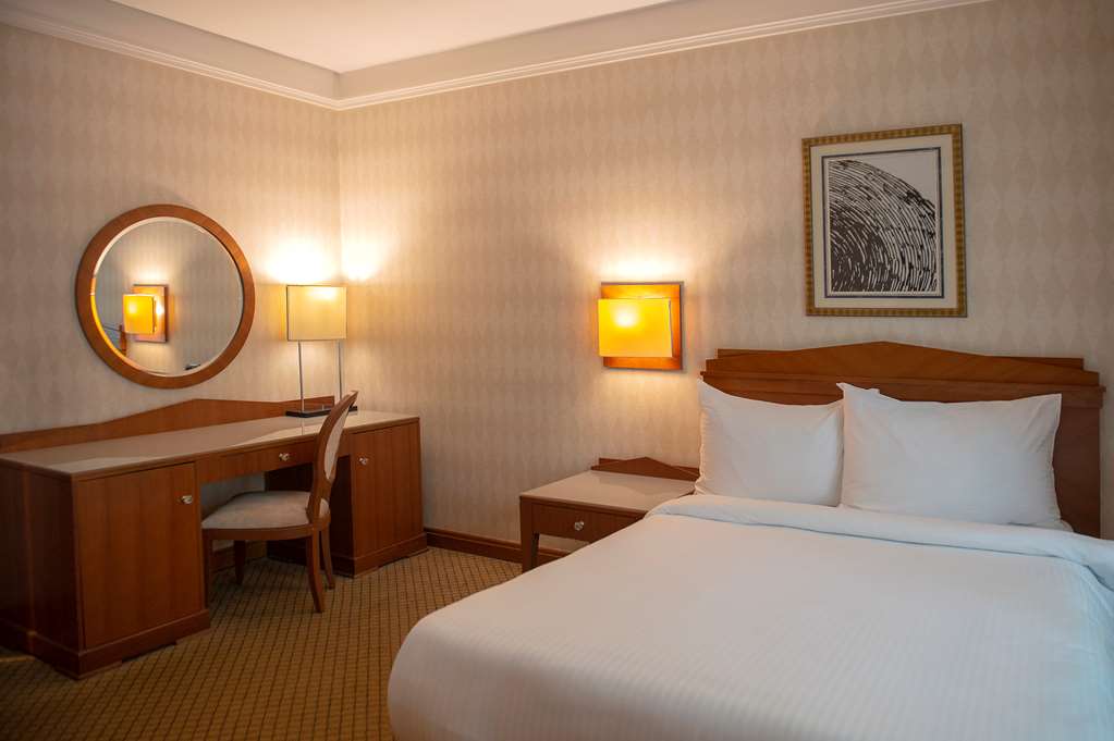 Фото Radisson Blu Martinez Hotel, Beirut