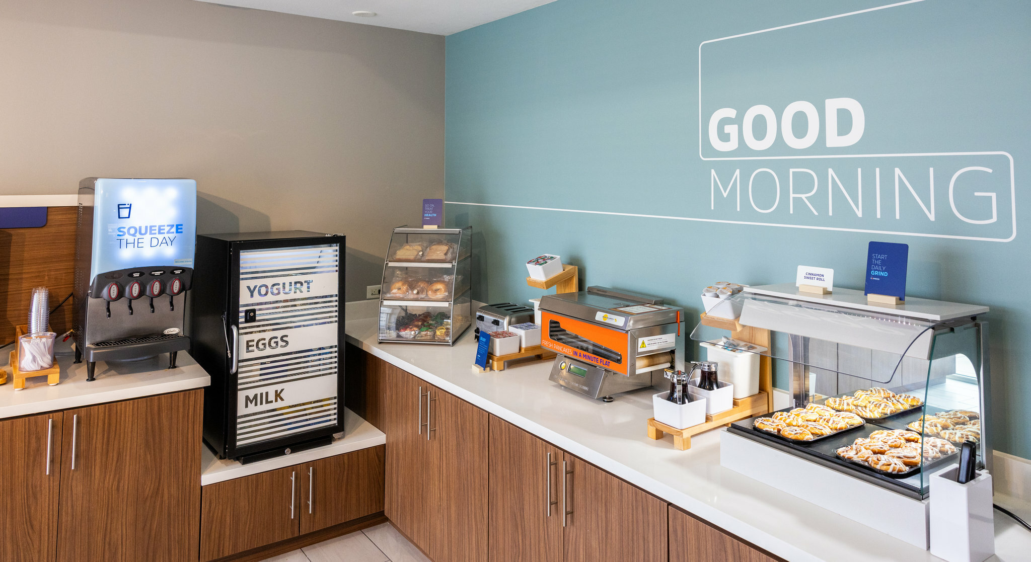 Фото Holiday Inn Express & Suites Wichita Airport, an Ihg Hotel