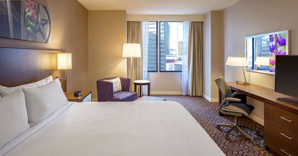 Фото Hilton Garden Inn Downtown Dallas