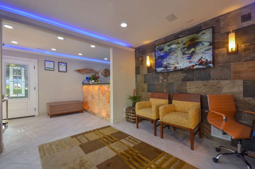 Фото Best Western The Inn & Suites Pacific Grove
