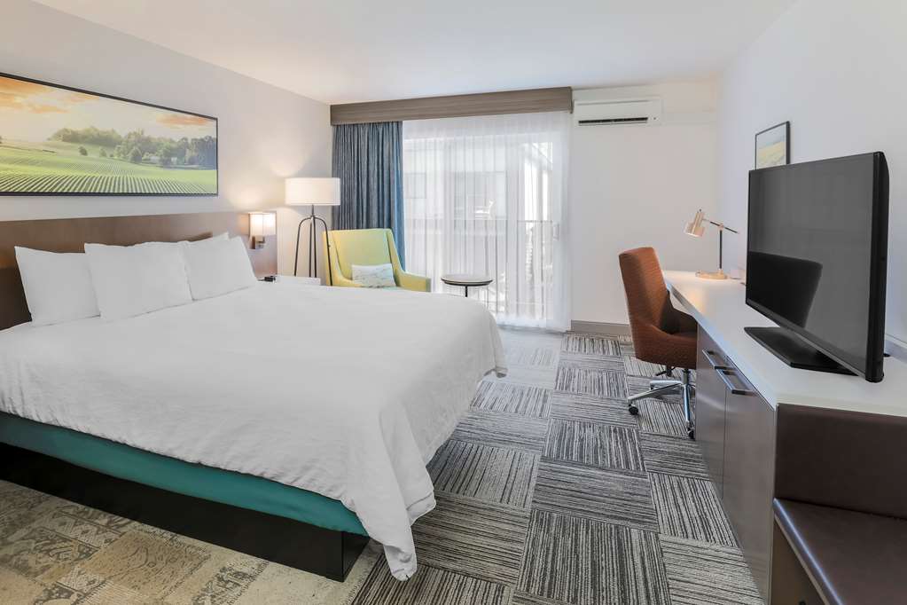 Фото Hilton Garden Inn Davis Downtown