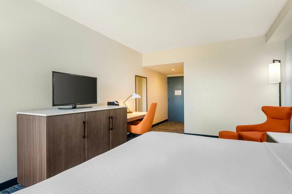 Фото Best Western Plus Universal Inn