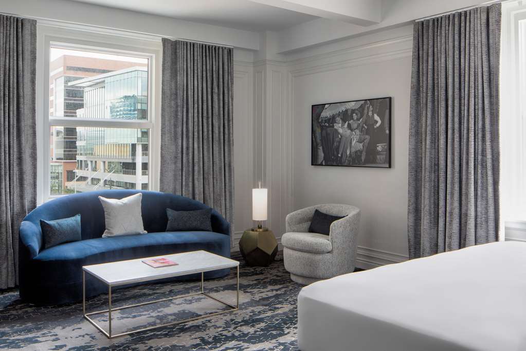 Фото Amway Grand Plaza, Curio Collection by Hilton