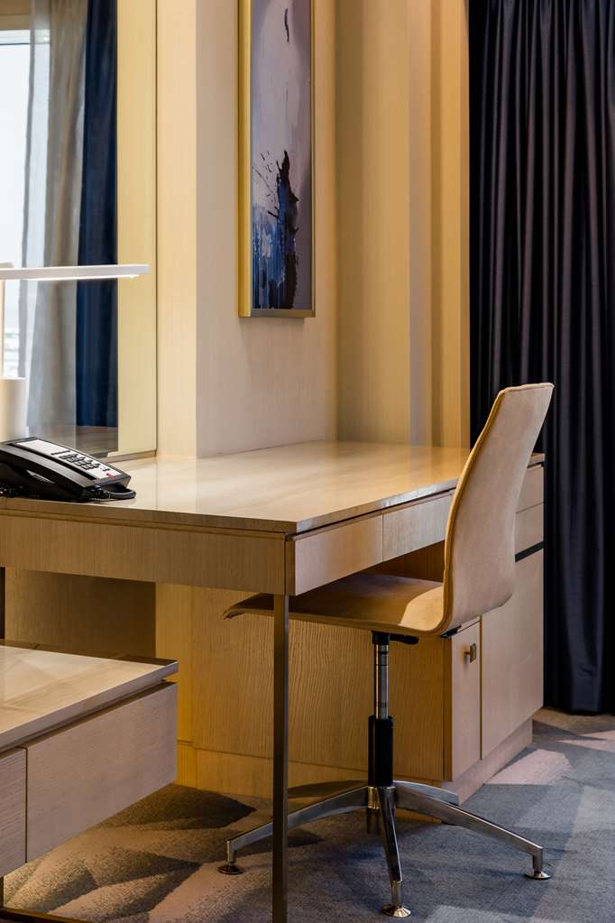 Фото The Diplomat Radisson Blu Hotel, Residence & SPA