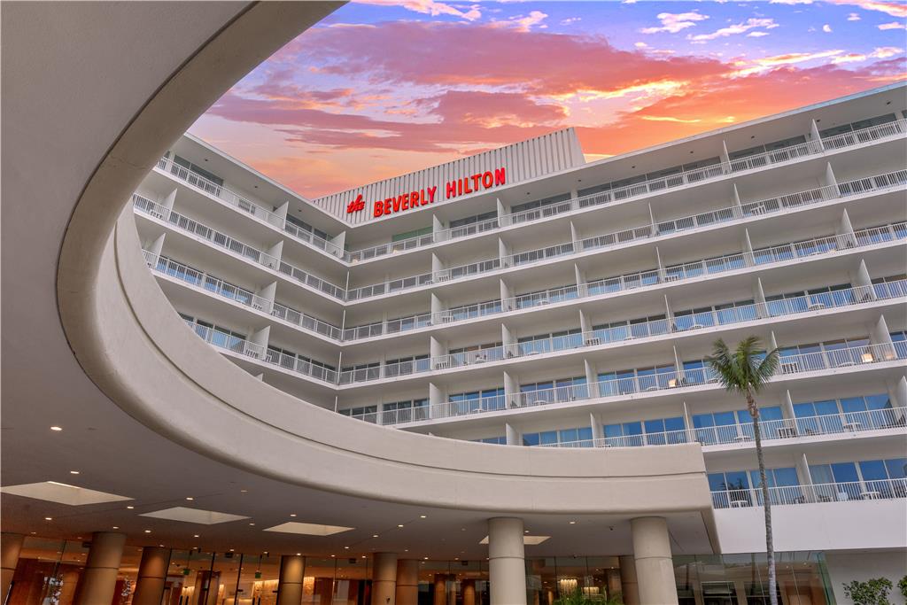 Фото The Beverly Hilton