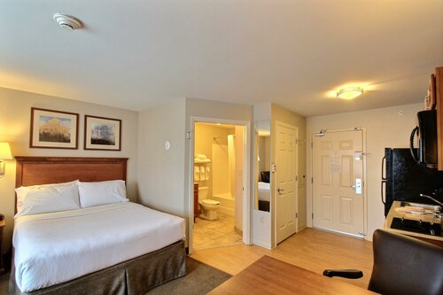 Гостиница Candlewood Suites Milwaukee Airport, an Ihg Hotel в Ок Крике