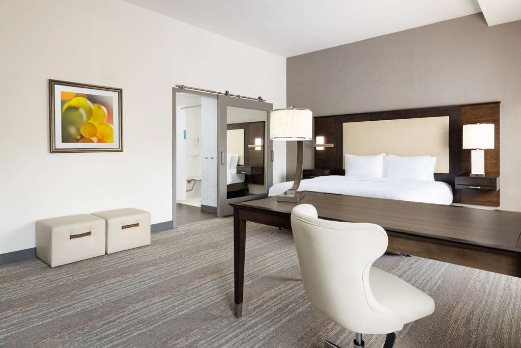 Фото Hampton Inn & Suites Napa