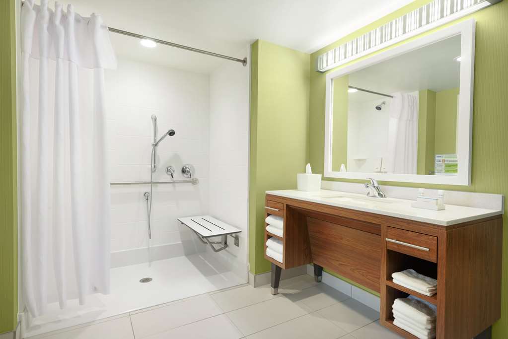 Фото Home2 Suites by Hilton Milwaukee Airport