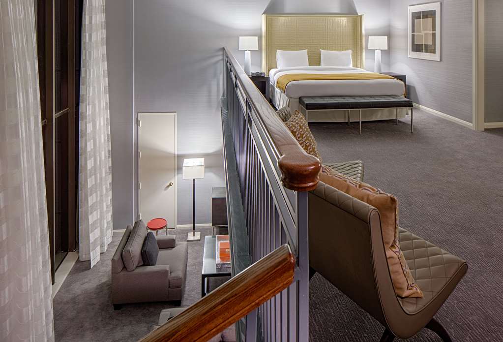 Фото DoubleTree by Hilton Hotel Houston - Greenway Plaza