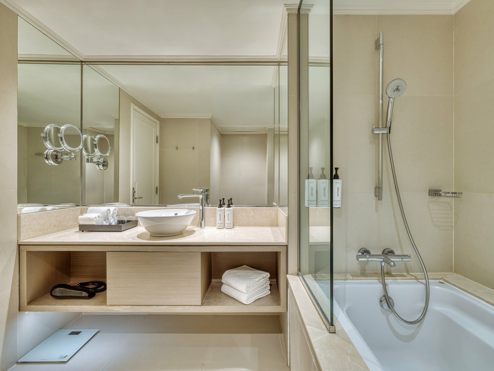 Фото Crowne Plaza Bangkok Lumpini Park, an Ihg Hotel