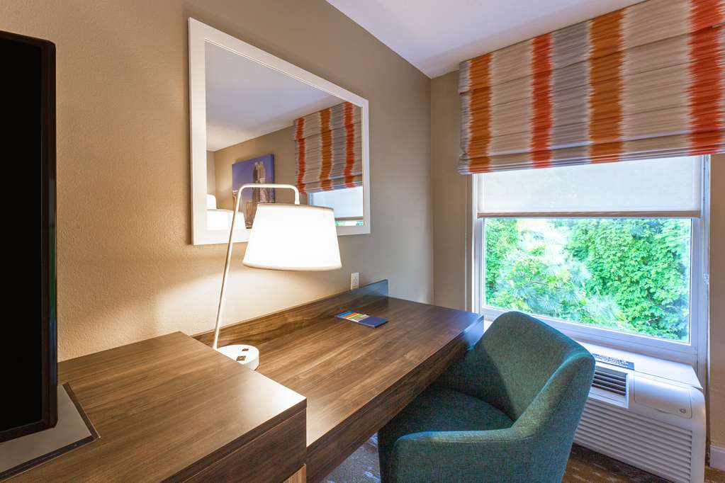 Фото Hampton Inn & Suites Raleigh/Cary I-40