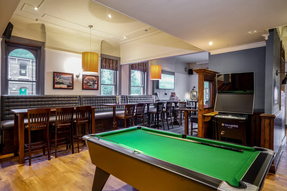 Фото Oaklands Hotel