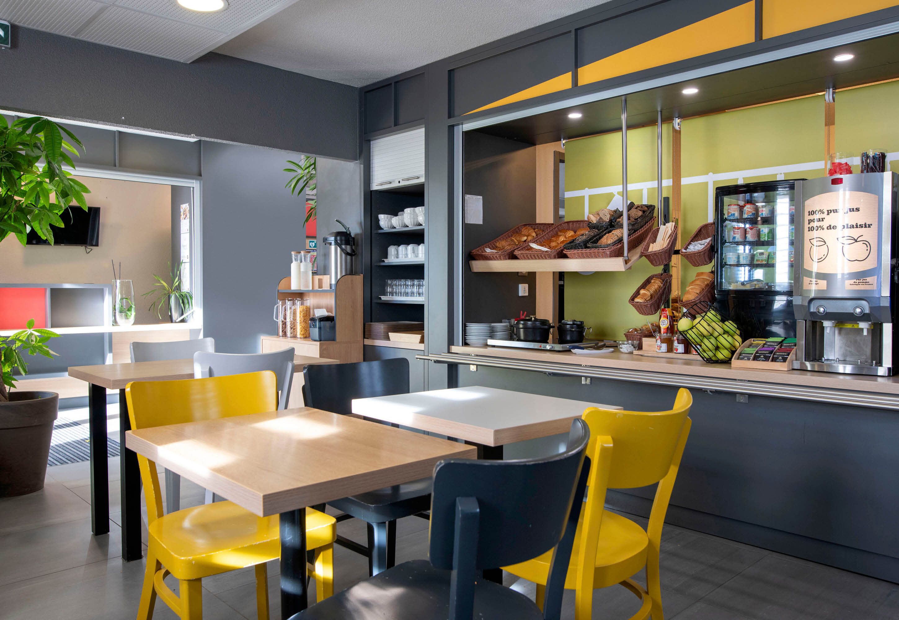 Фото B&b Hotel Avignon - 1