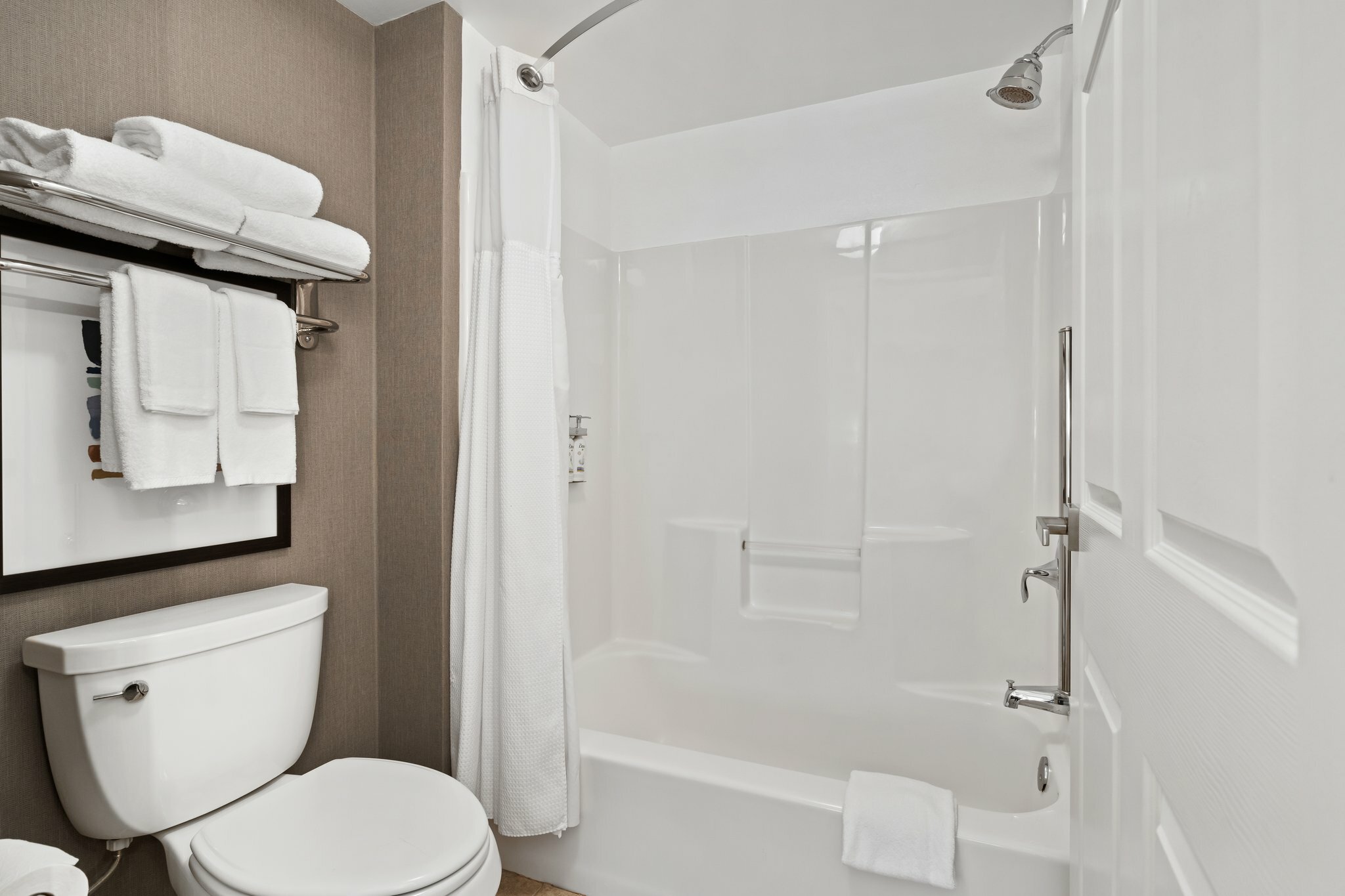 Фото Staybridge Suites North Brunswick, an Ihg Hotel