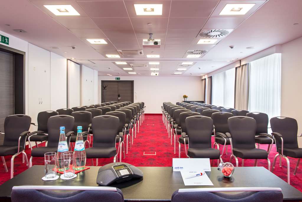 Фото Park Inn by Radisson Luxembourg City