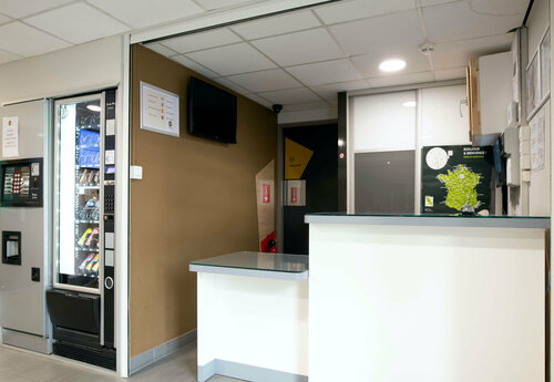 Гостиница B&b Hotel Bollene в Ньоне