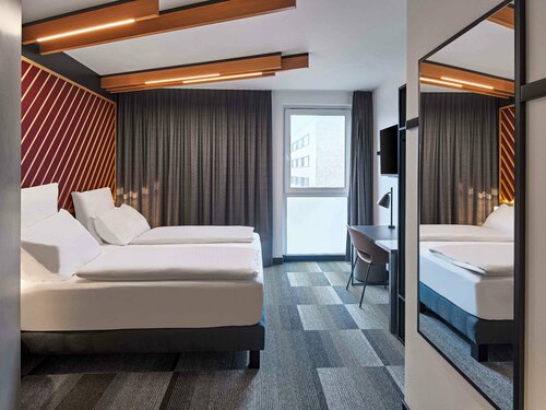 Гостиница B& x26; B Hotel K& xF6; ln-Messe в Кёльне