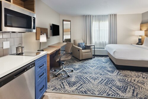 Гостиница Candlewood Suites Columbus Fort Benning в Коламбусе
