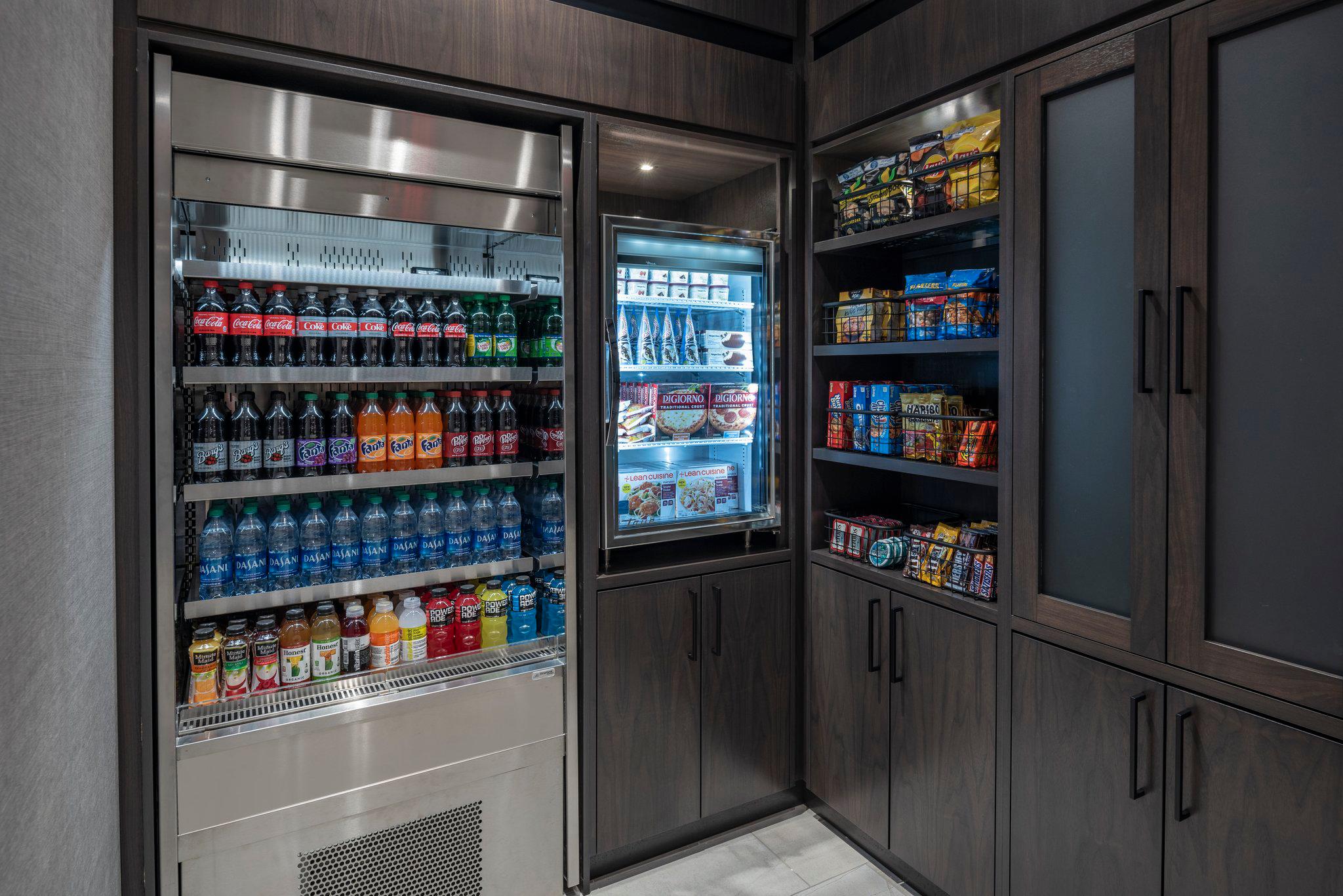 Фото Holiday Inn Express Boston Logan Airport - Revere, an Ihg Hotel