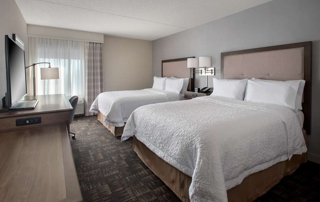 Фото Hampton Inn Boston - Logan Airport