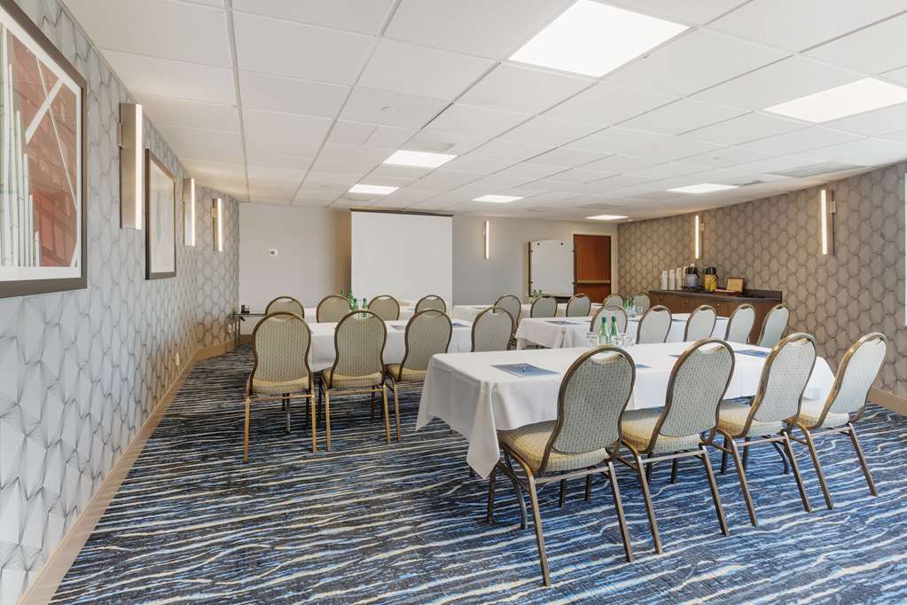 Фото GLō Best Western Mississauga Corporate Centre