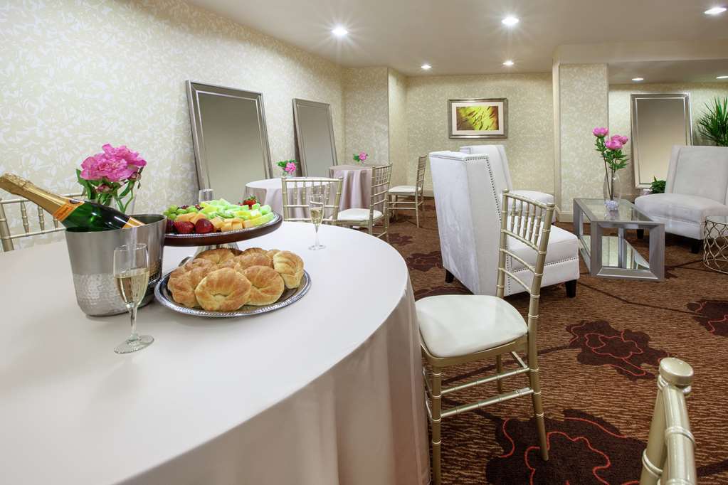 Фото Hilton Garden Inn Pittsburgh University Place