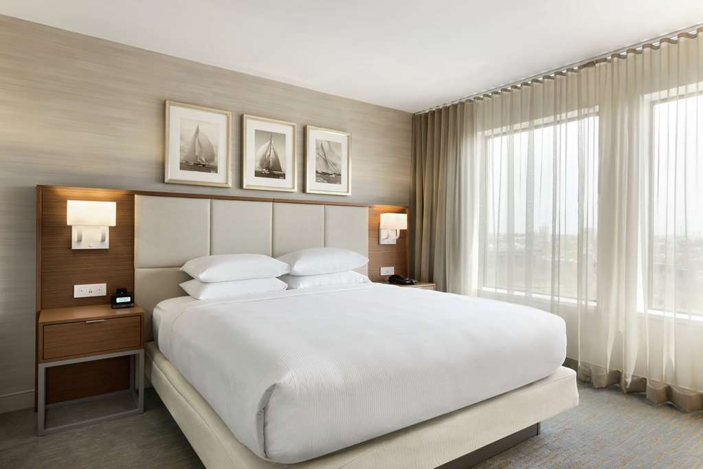 Фото DoubleTree Suites by Hilton Hotel Boston - Cambridge