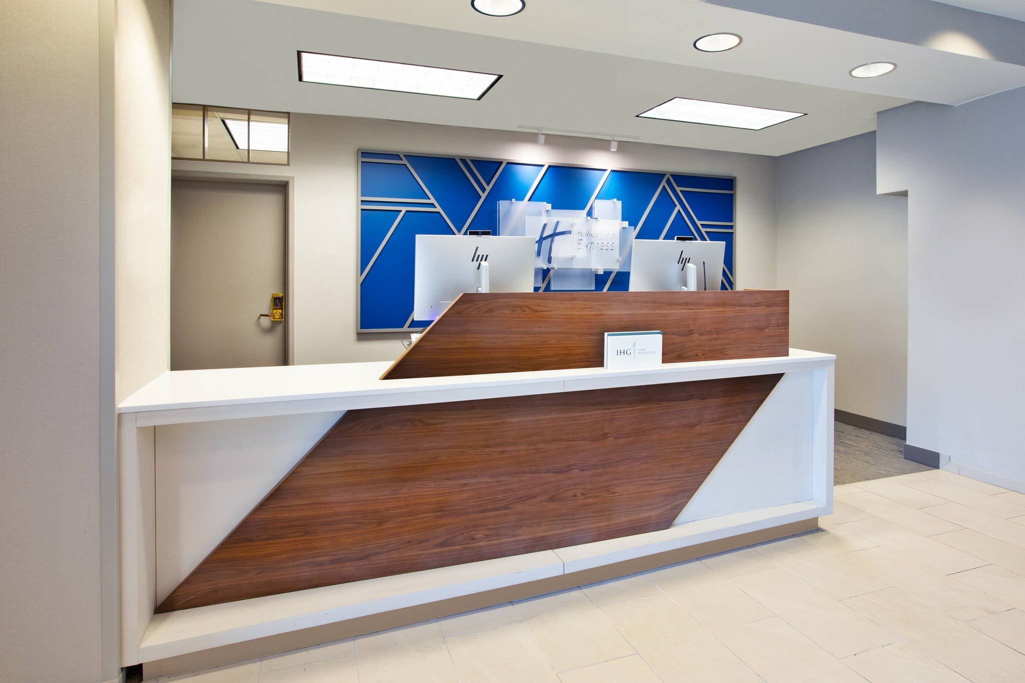 Фото Holiday Inn Express Fremont, an Ihg Hotel