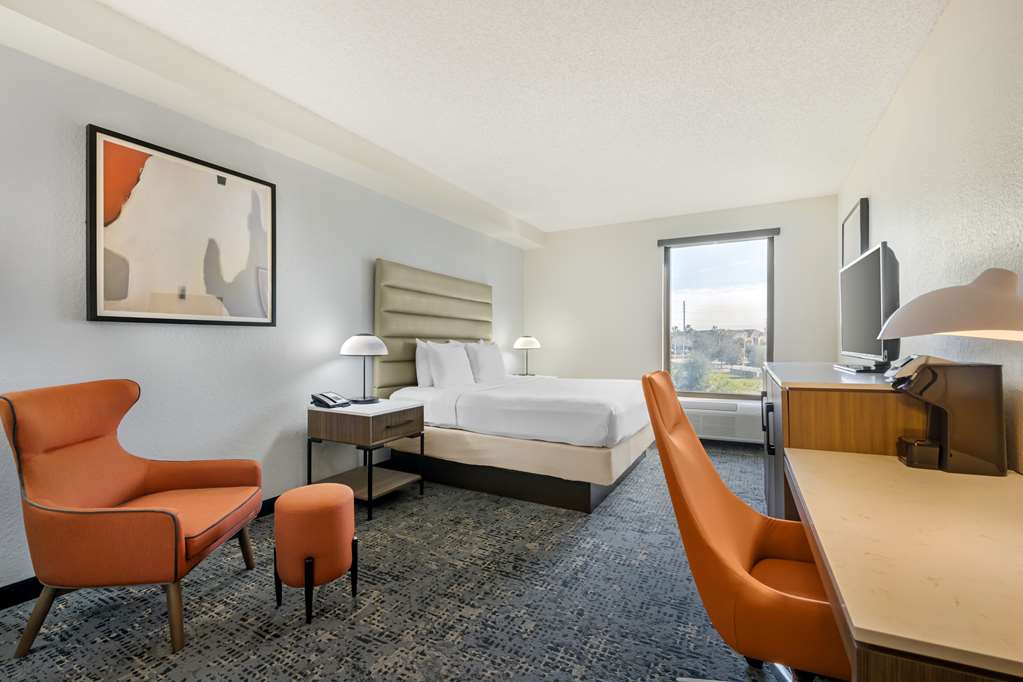 Фото Best Western Plus Universal Inn