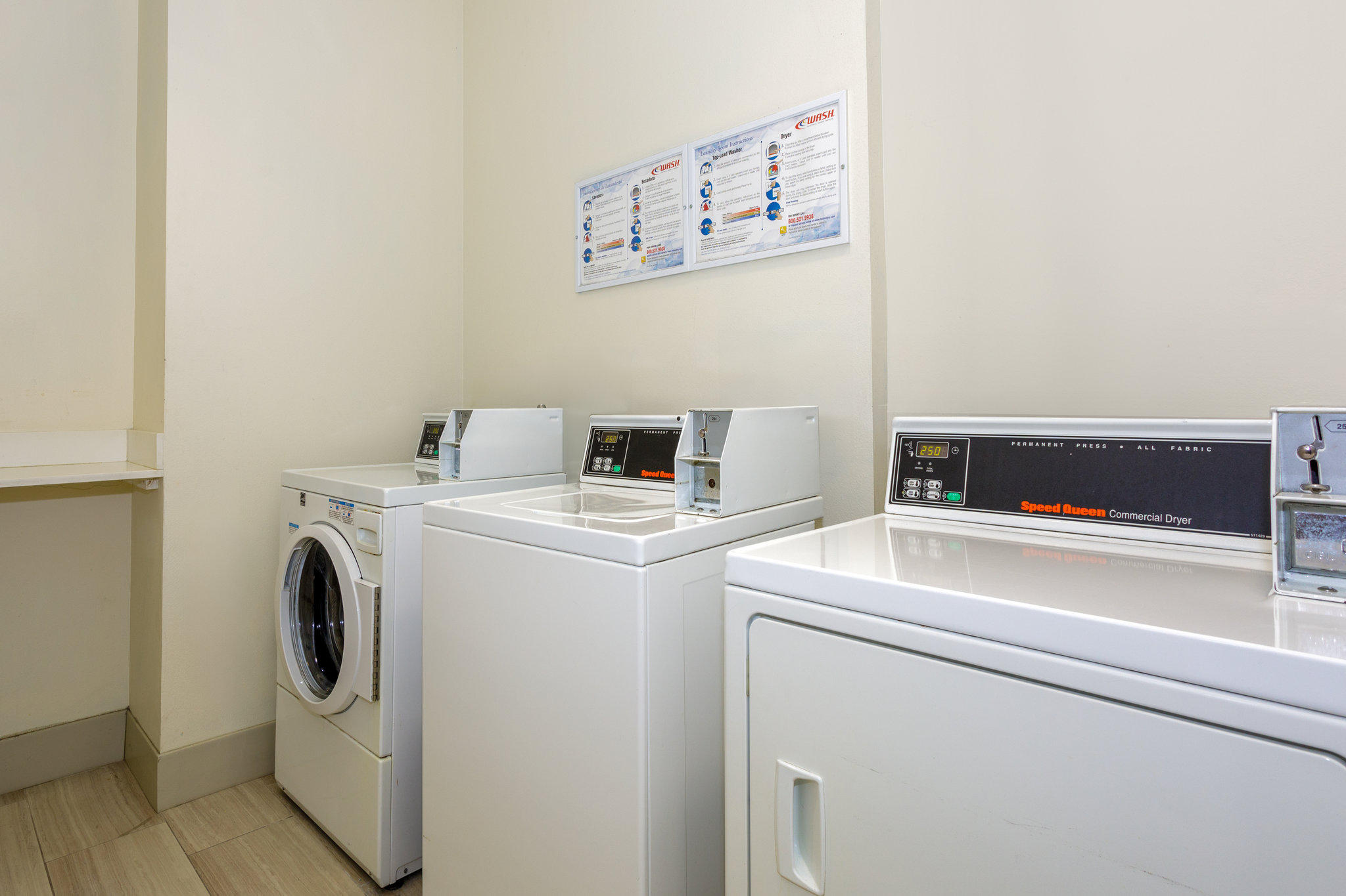 Фото Holiday Inn Express Tampa N I-75 - University Area, an Ihg Hotel